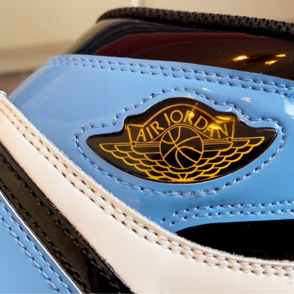NIKE Aj1 HIGH OG FEARLESS